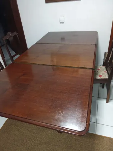 Mesa antiga de madeira maciça, aceito cartão e entrego com taxa.