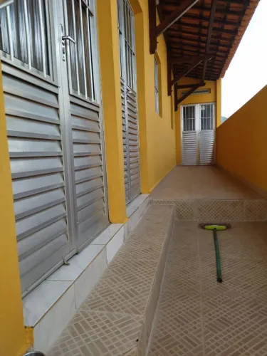 Aluga-se R$700 incluso água
