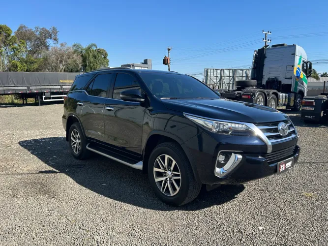 Toyota Hilux SW4 SRX 4X4 2.8 TDI 16V Dies. Aut. 2018