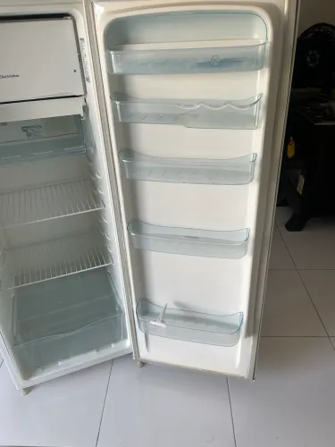 Geladeira Eletrolux RE30