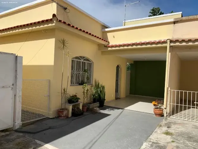 Alugo casa com 2 quartos no Centro de Itaboraí