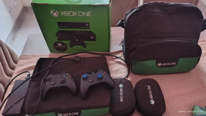 Vendo x box one muito conservado