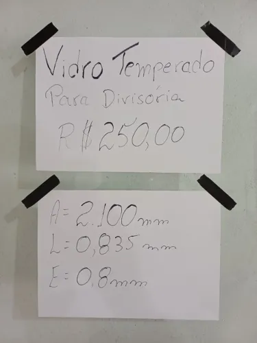 Vidro  temperado para divisória e porta pivoltante