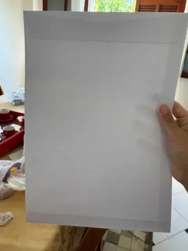 Caixa com Envelopes brancos