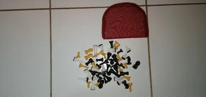 Jogo de xadrez acrilico lindissimo com 56 peças