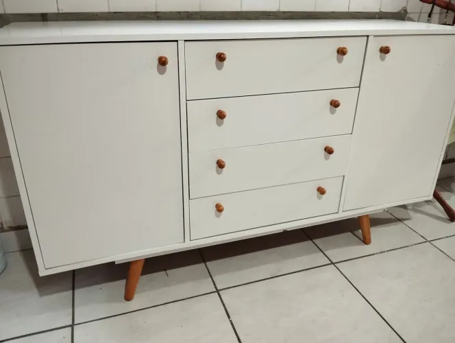 Buffet de 4. Gavetas e 2 portas branco