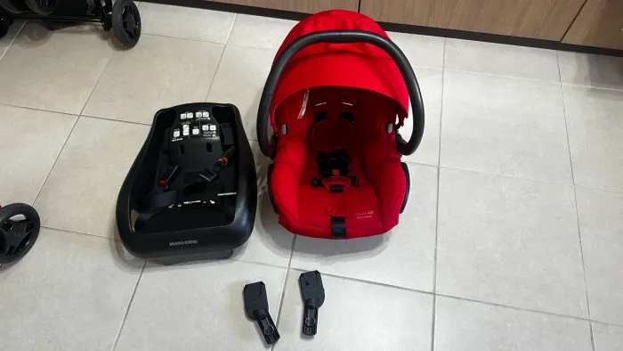Bebê Conforto Maxi-Cosi com Base Iso-Fix e adaptador para carrinho