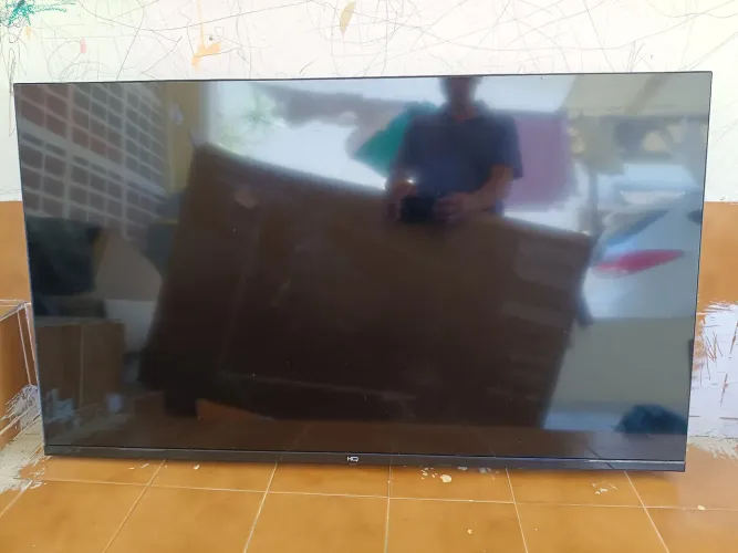 TV smart 50" HQ Screen modelo HQS50NKH - com defeito na tela