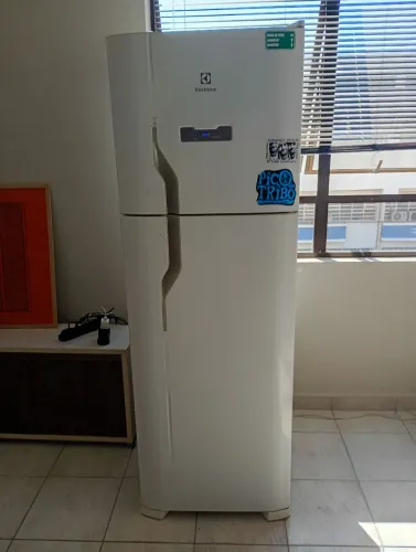 Geladeira Eletrolux 371 litros