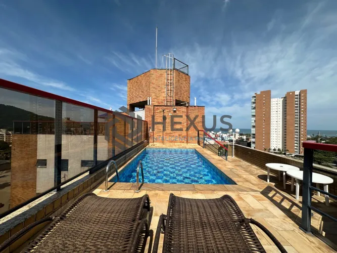 Cobertura Duplex reformado com varanda vista mar e lazer a 500m da praia na Enseada, Guaru