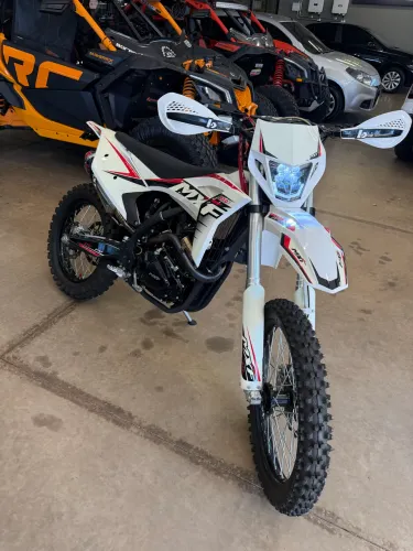 MXF 270F Branca 2024/2025. Nunca fez trilha. Tem NF.
