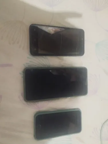 Vende-se celular com defeito na tela  preciso do dinheiro agora 180