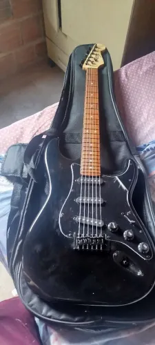 Guitarra Elétrica SGT - 207 e Pedaleira TANK-G