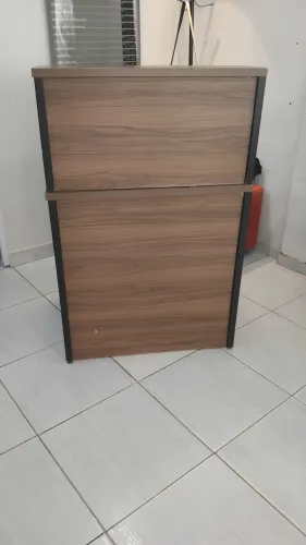 Vendo um balcão pra recepção! Por 300,00 medidas altura 1,15 por 0,75 largura