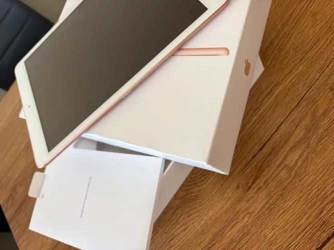 iPad 8 + Apple Pencil + Case 