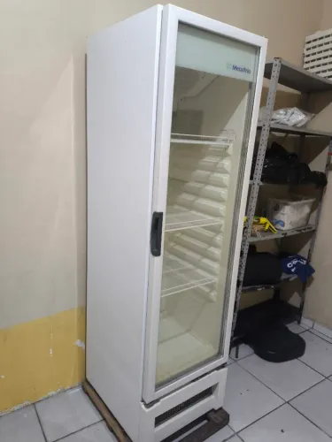 Freezer expositor vertical semi-novo, pronto pra uso. Parcela em até 3x. Tel *