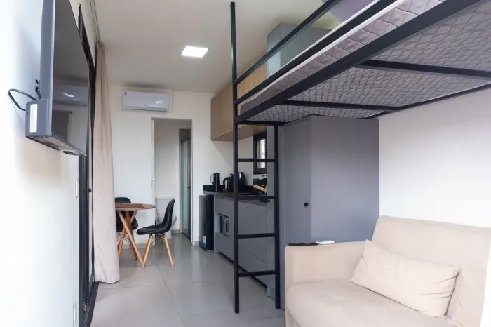 Studio com sacada próximo a UFSC.