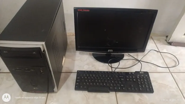 Monitor e teclado 
