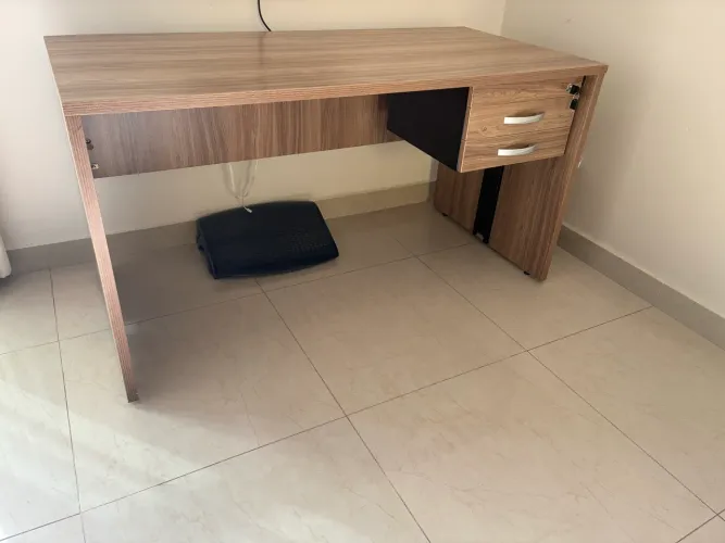 Mesa de escritório 1,40 x 0,68