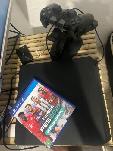 Playstation 4 dois controles +jogos fifa 2026 2025, gta 5, pés 2021