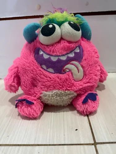 Pelúcia monstro monstrinho rosa