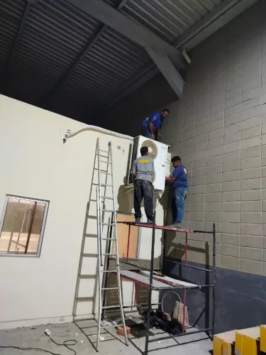 Instalação de AR Condicionado.