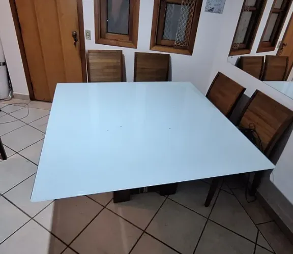 Mesa de jantar quadrada de 8 lugares