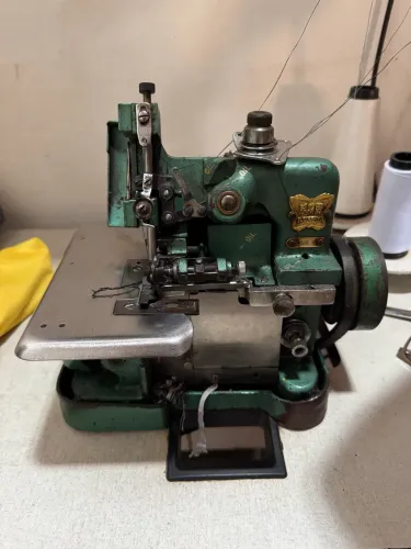Máquina costura overlock semi-industrial