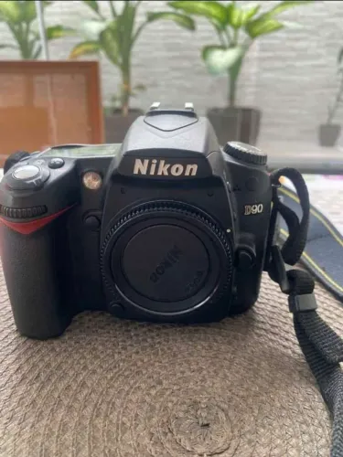 Vendo camera Nikon D90 somente CORPO.