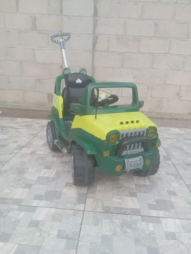Vendo carrinho de bebê, muito conservado
