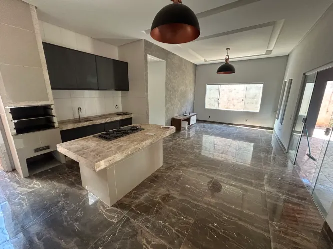 CASA DE 170 M2 DE 3 QUARTOS SENDO UMA SUÍTE