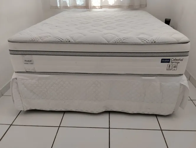 Cama box casal Queen ESTADO DE NOVA!