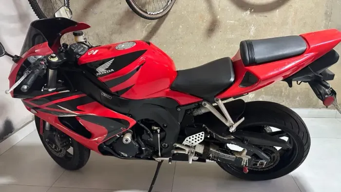  Honda CBR 1000-RR 2006 | 41 Mil Km | Pneus Novos | Revisada | Escapamento Esportivo