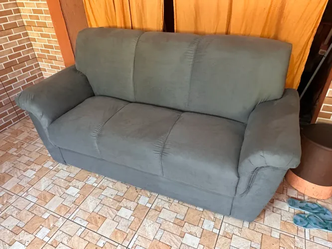 Sofá 3 lugares novo R$:350 com entrega wattszap: *