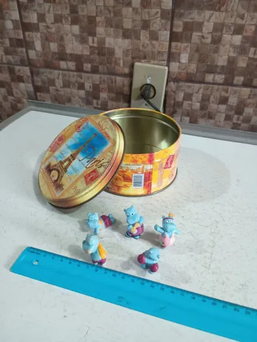 Miniaturas Kinder ovo com lata antiga
