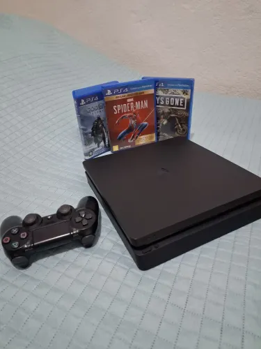 Ps4 slim 1TB + 3 jogos