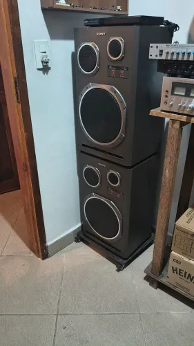 Duas caixas de som sony 12