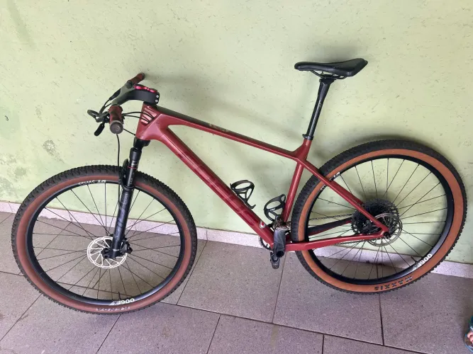 Bicicleta Focus Raven 8.8 2022  