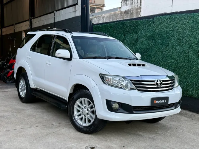 Toyota Hilux SW4 SRV D4-d 4X4 3.0 TDI Dies. AUT 2015