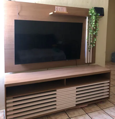 Vende-se essa linda TV 55 polegadas 4K+Rack única dona