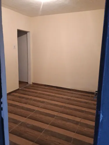 Alugo casa no bairro açude 1 volta redonda,com 2 quartos , sala cozinha .valor 850 reais
