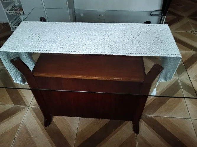 Mesa de vidro sem cadeiras