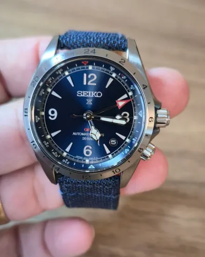 Relógio Seiko Prospex Alpinist GMT Azul