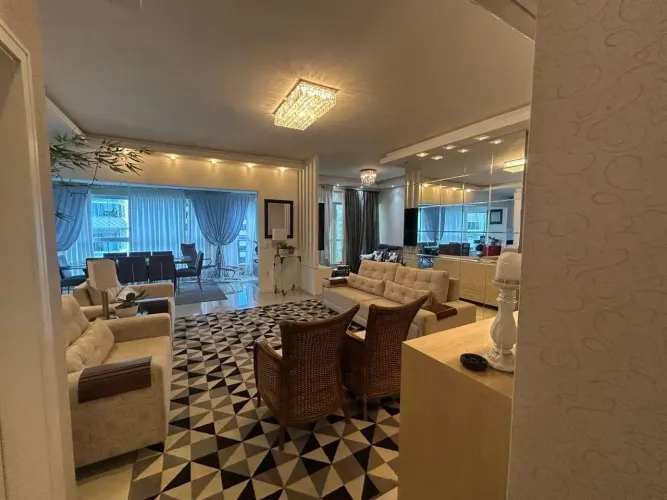 Apto 4 Suítes | 246m² | 150m da Praia | Meia Praia | Temporada