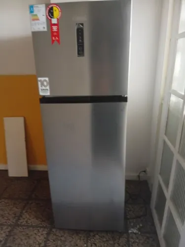 Vende-se Geladeira Midea 347 litros 02 anos de uso zerada valor 1.500,00