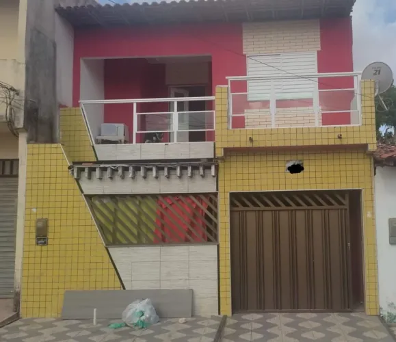 VENDO CASA NA JANAÍNA, ATRÁS DO SUPERMERCADO UNIVERSO