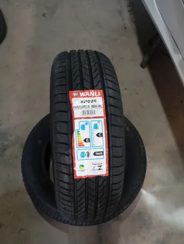 Par de pneus 185/60R15