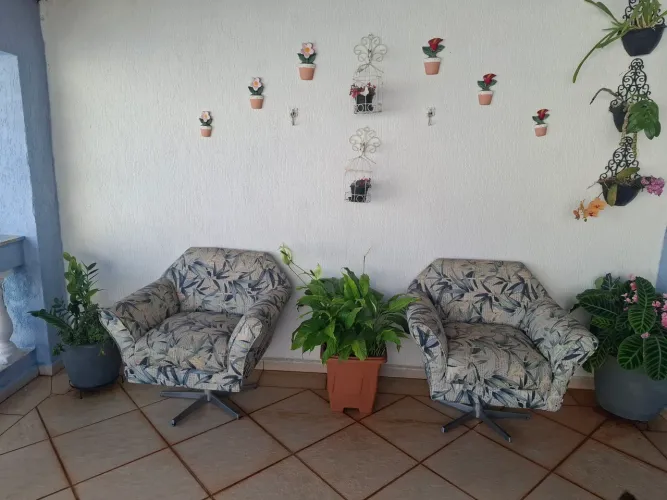 Cadeiras giratórias floridas impermiaveis ótimo estado