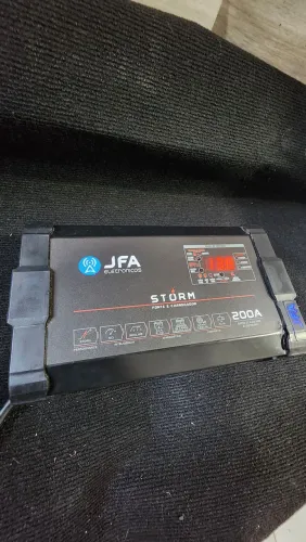 Fonte automotiva Jfa Storm 200 amperes