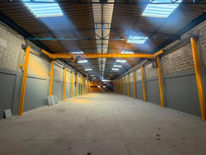 Galpão industrial 700 m² com ponte rolante em Vila Velha - Riviera da Barra